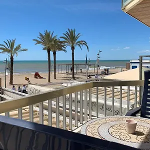 The Pleasure Of Living In Front Of The Sea Apartment
