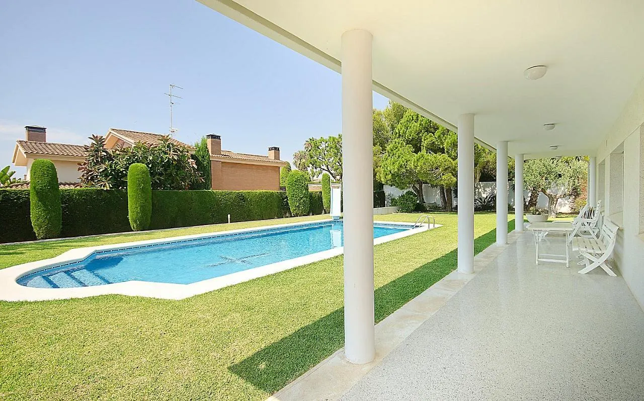 R11 Casa Blanca Con Gran Jardin Y Piscina Villa Calafell