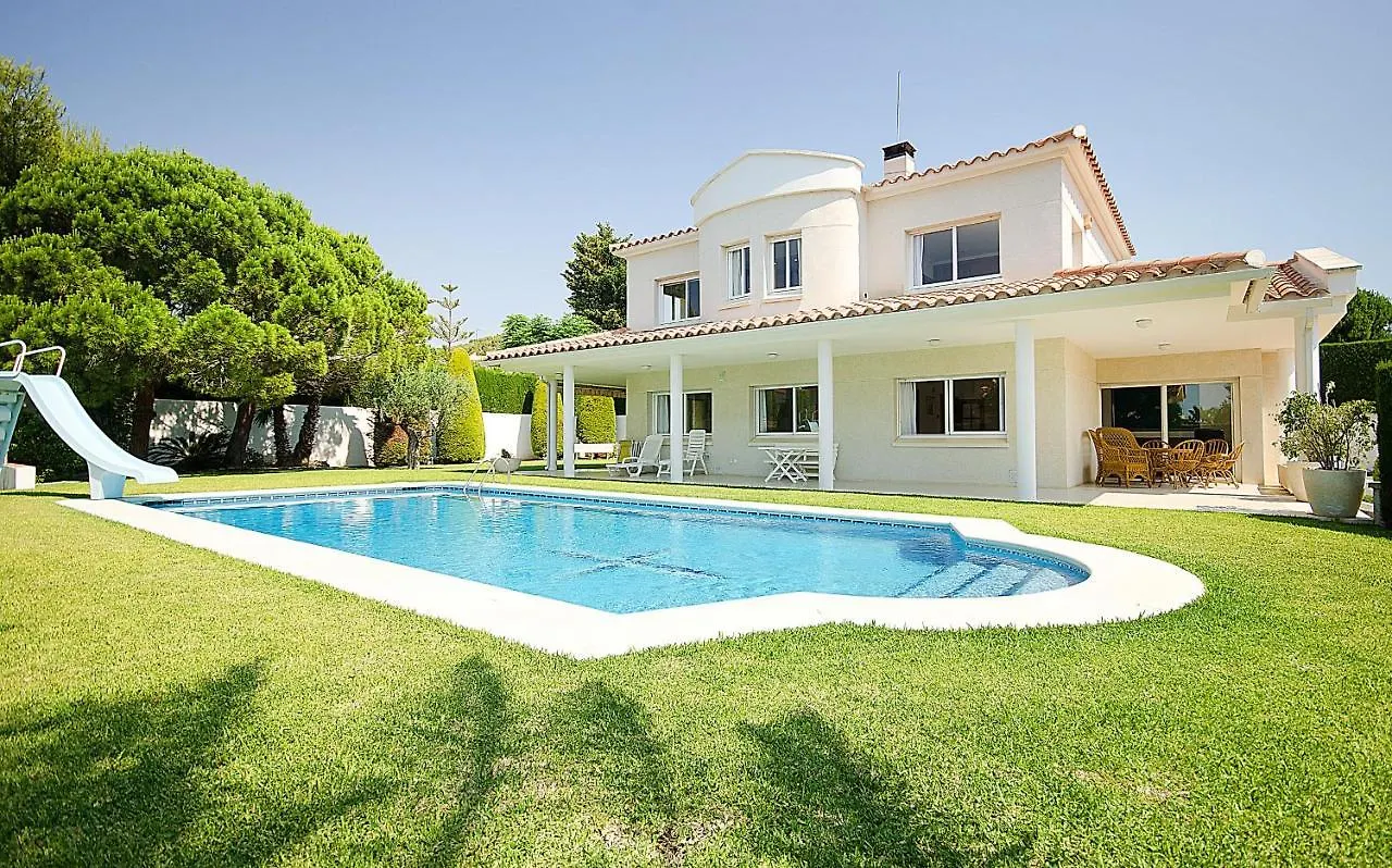 R11 Casa Blanca Con Gran Jardin Y Piscina Villa Calafell