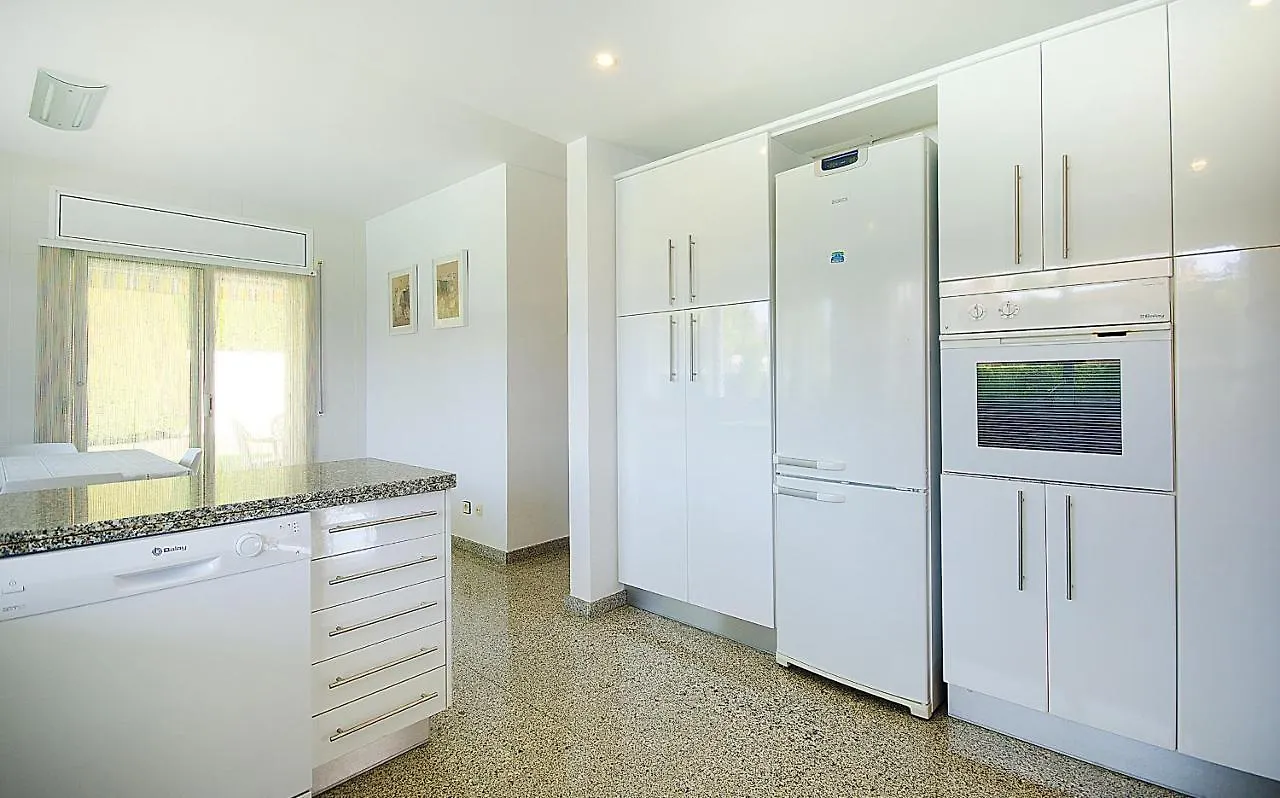 R11 Casa Blanca Con Gran Jardin Y Piscina Villa Calafell
