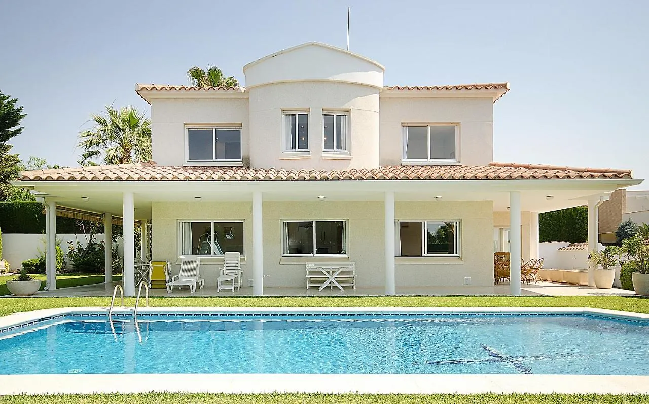 R11 Casa Blanca Con Gran Jardin Y Piscina Villa Calafell